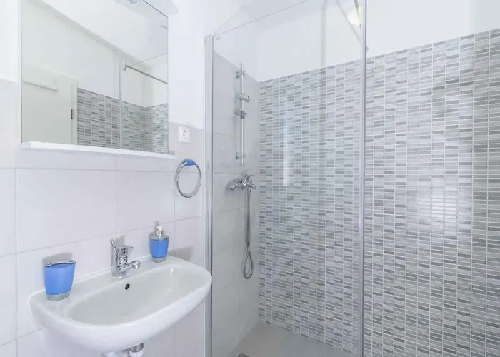 Apartment Beachfront In 54815 Trogir